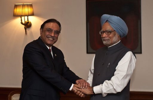 Le president Asif Ali Zardari est arrive dimanche a New Delhi, marquant la premiere visite d'un chef d'Etat pakistanais en Inde depuis 2005, pour une journee a la portee essentiellement symbolique illustrant une amelioration des relations diplomatiques bilaterales.