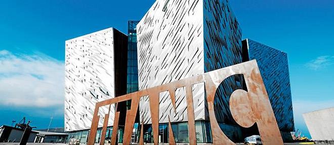 Le centre Titanic Belfast Experience, sur les docks de Queen's Island, a Belfast.