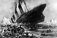 Dessin d'artiste representant le naufrage du Titanic le 14 avril 1912.