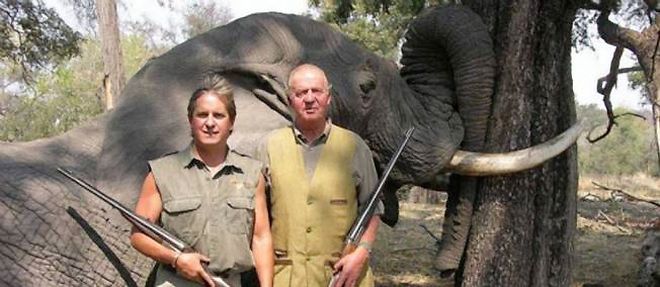 Juan Carlos chasse l'elephant.