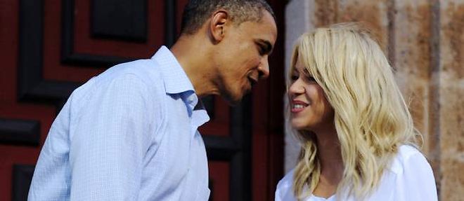 Obama et Shakira lors du sommet des Ameriques. Durant ce deplacement, le service de protection du president des Etats-Unis a ete eclabousse par un scandale.
