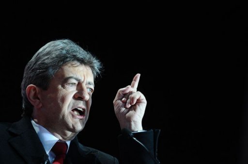 Jean-Luc Melenchon qui a recolte 11,1% des voix au premier tour de la presidentielle, a lance lundi une nouvelle fois un appel au PS pour barrer la route au FN aux legislatives dans les circonscriptions ou la gauche pourrait ne pas etre presente au deuxieme tour