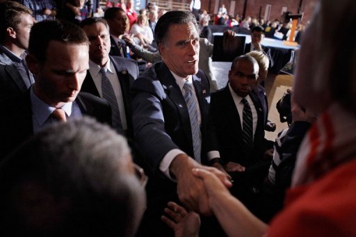 Le candidat republicain Mitt Romney, a remporte cinq elections primaires mardi, et s'est pose en candidat investi pour la presidentielle americaine de novembre face a Barack Obama, meme s'il devra attendre la convention du parti pour officialiser son statut.