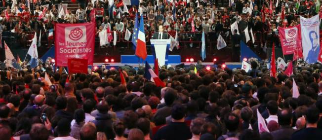 Hollande &agrave; Bercy : l'ombre de DSK, la charge contre Sarkozy, le rappel au vote