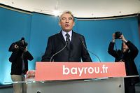 Fran&ccedil;ois Bayrou franchit le rubicon en choisissant Hollande