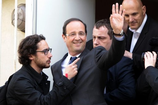Thomas Hollande, fils aine du vainqueur de l'election presidentielle, a pleure de joie en voyant le visage de son pere devoile a vingt heures dimanche soir, confiant sa vive emotion a France 2.