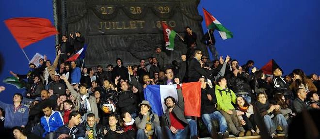 La Bastille en liesse dimanche 6 mai apres l'annonce de la victoire de Francois Hollande a la presidence de la Republique. 