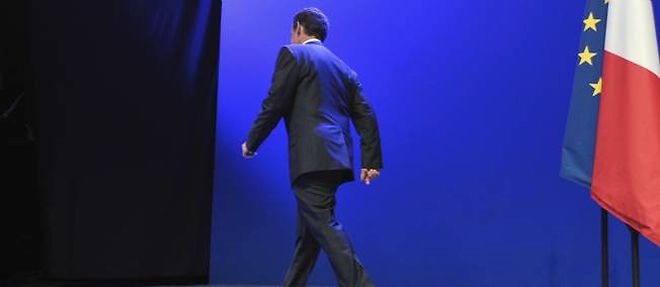 Nicolas Sarkozy quittant la scene de la Mutualite, a Paris, dimanche soir.