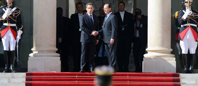 VID&Eacute;OS. Sarkozy-Hollande, le pouvoir a chang&eacute; de mains