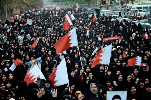 Des milliers de personnes ont manifeste vendredi a Bahrein a l'appel de l'opposition pour contester un projet d'union saoudo-bahreinie, denonce par leur chef spirituel l'ayatollah Issa Qassem, selon des temoins.
