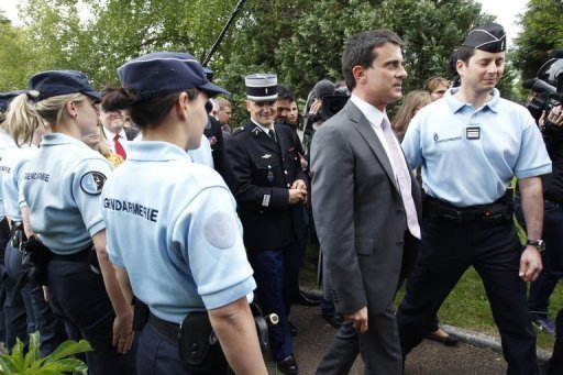 Le ministre de l'Interieur Manuel Valls est arrive lundi a Marseille, pour son premier deplacement en province, avec au programme de sa visite des rencontres avec les responsables locaux de la police et la gendarmerie et le diner annuel du Crif Paca, a constate une journaliste de l'AFP.