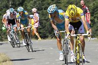 Tour de France:  Andy Schleck a re&ccedil;u son maillot jaune de 2010