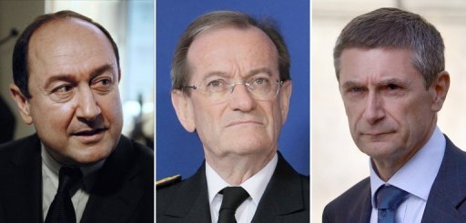 Le gouvernement a enterine mercredi en Conseil des ministres le remplacement de trois des plus hauts responsables de la police francaise, Frederic Pechenard, Michel Gaudin et Bernard Squarcini, fideles parmi les fideles de Nicolas Sarkozy.
