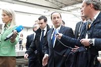 Francois Hollande a la gare de Bruxelles, le 23 mai, avant de rencontrer les chefs d'Etat et de gouvernement de l'UE. (C)Jean-Christophe Verhaegen