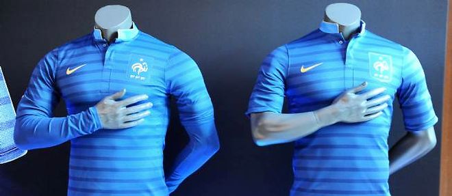 Le maillot francais en jersey de l'equipe de France pour l'Euro 2012 de football.