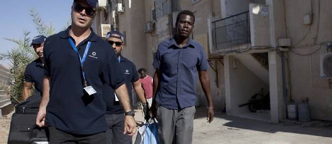 La police israelienne de l'immigration mene une veritable traque aux immigres africains dans la station balneaire d'Eilat.