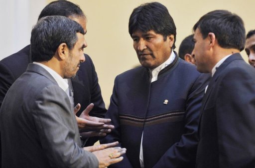 Le concept d'economie "verte" mis en avant a la conference Rio+20 et que les pays europeens ont reussi a inclure dans le texte final "est une nouvelle forme de colonialisme" imposee par les pays riches a ceux du sud, a denonce le president bolivien Evo Morales.