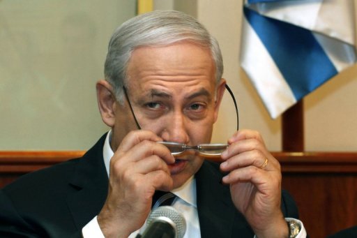 Le Premier ministre israelien Benjamin Netanyahu a menace dimanche d'agir "encore plus fermement" contre les tirs de roquettes depuis la bande de Gaza, si la treve fragile annoncee samedi n'etait pas respectee.