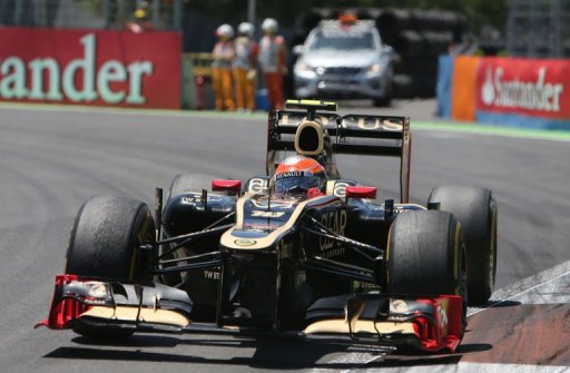 Le Francais Romain Grosjean (Lotus) a abandonne au 40e tour du Grand Prix d'Europe de Formule 1, dimanche apres-midi sur le circuit de Valence, a cause d'un probleme technique, alors qu'il etait 2e a moins d'une seconde de l'Espagnol Fernando Alonso (Ferrari).