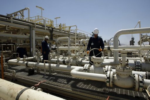 Pour diminuer cette dependance en developpant son secteur petrolier, la region a signe des dizaines de contrats avec des compagnies etrangeres.