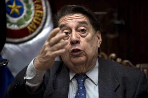 Le nouveau chef de la diplomatie paraguayenne Jose Felix Fernandez Estigarribia a indique vouloir participer au sommet du Mercosur jeudi et vendredi prochains a Mendoza (Argentine), mais le president destitue Fernando Lugo a lui aussi annonce qu'il ferait le deplacement.
