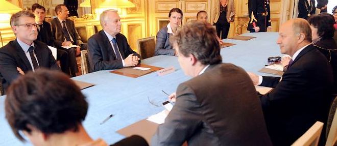 Ce "seminaire sur le budget pluriannuel et le projet de loi de finances pour 2013", qui devrait durer deux heures, doit rassembler autour du Premier ministre, Jean-Marc Ayrault, l'ensemble des ministres et ministres delegues, a precise Matignon.
