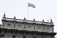 Royaume-Uni : le gouvernement d&eacute;ploie le drapeau arc-en-ciel