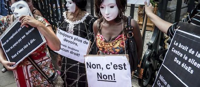 Manifestation de prostituees a Lyon le 6 juillet contre le projet de penalisation du client propose par la ministre Najat Vallaud-Belkacem.