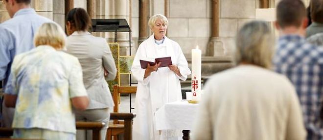 Un ultime amendement donnerait aux paroisses traditionalistes la possibilite de choisir un eveque homme partageant leurs opinions sur le clerge feminin.