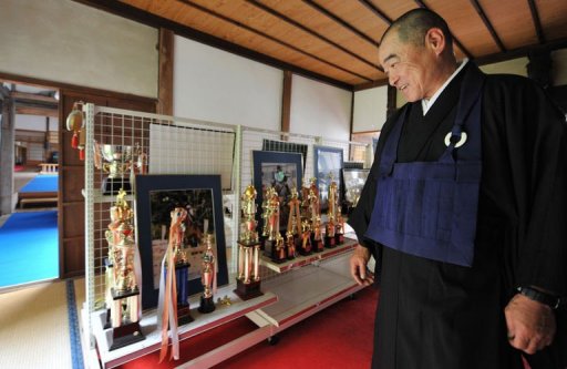 Son pere Shodo, 25e Maitre de ce temple vieux de 460 ans, etait membre de l'equipe japonaise d'equitation avant les Jeux de Moscou en 1980. Mais son reve olympique s'etait eteint avec le boycottage des Jeux par Tokyo.
