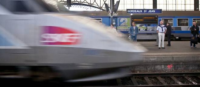 Deux personnes sont mortes percutees par un TGV.