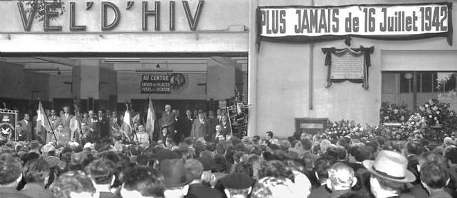 Photo prise le 16 juillet 1956, lors de la commemoration de la rafle du Vel'd'Hiv des 16 et 17 juillet 1942 au cours de laquelle quelque 13 000 juifs avaient ete arretes a leur domicile par des policiers et gendarmes francais et rassembles dans l'ancien velodrome d'Hiver avant d'etre deportes. (C) AFP