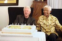 Bill Clinton se rend chez Nelson Mandela &agrave; la veille de son 94e anniversaire