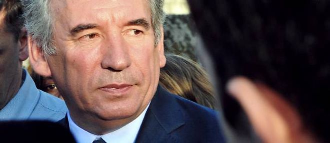 Confronte a une candidate socialiste ainsi qu'a un candidat de l'UMP au second tour, Francois Bayrou a perdu son siege de depute des Pyrenees-Atlantiques en juin 2012.