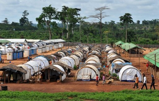 La vie a repris samedi a Duekoue, dans l'ouest de la Cote d'Ivoire, au lendemain de violences ayant fait au moins onze morts et 40 blesses selon l'ONU, qui s'organisait pour venir en aide aux deplaces disperses apres l'attaque de leur camp.