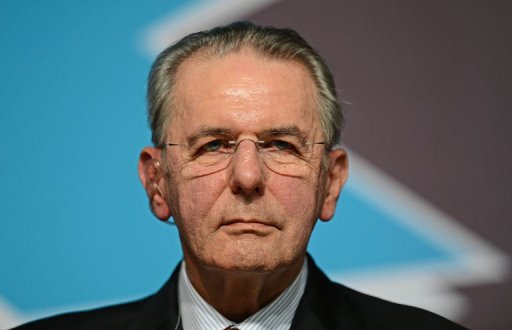 Le president du CIO, Jacques Rogge, a maintenu samedi son opposition a une commemoration du 40e anniversaire de la prise d'otages sanglante des jeux de Munich lors de la ceremonie d'ouverture des jeux Olympiques de Londres.