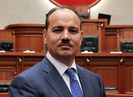 Le nouveau president albanais, Bujar Nishani, qui prend ses fonctions mardi veut faire une priorite de la reforme de la justice, exigence de longue date de l'UE, et s'engage a oeuvrer pour mettre un terme aux incessantes querelles politiques internes qui freinent le processus d'adhesion.