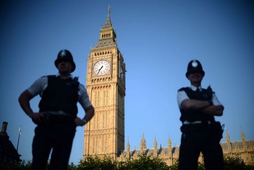 1.200 soldats supplementaires vont etre deployes pour assurer la securite des jeux Olympiques de Londres, a annonce mardi le ministre britannique de la Culture Jeremy Hunt, egalement en charge des J0-2012 (27 juillet-12 aout).