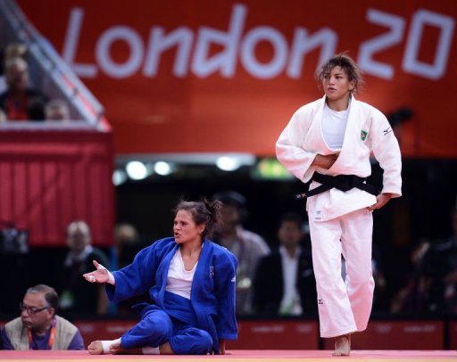Laetitia Payet a ete eliminee samedi des son premier combat en -48 kg aux jeux Olympiques de Londres, battue par la Bresilienne Sarah Menezes, N.3 mondiale