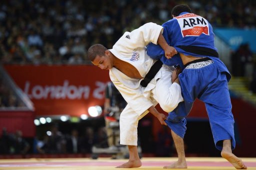 Sofiane Milous (-60 kg) s'est qualifie pour le combat pour la medaille de bronze du tournoi olympique de judo grace a sa victoire en repechage sur l'Armenien Hovhannes Davtyan, samedi a Londres.