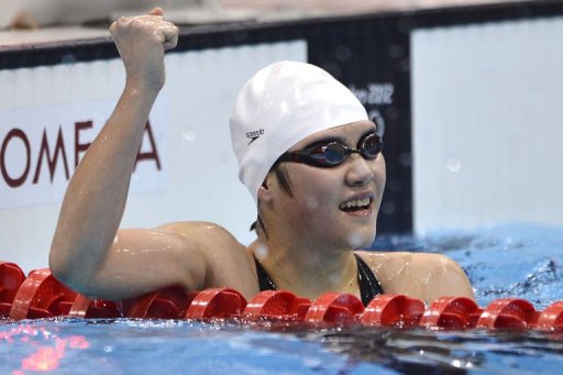 La Chinoise Ye Shiwen, 16 ans seulement, est devenue championne olympique du 400 m 4 nages en battant le record du monde en 4 min 28 sec 43/100 en finale, samedi a Londres.