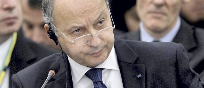 Laurent Fabius critique vivement l'attitude de l'ancien president.