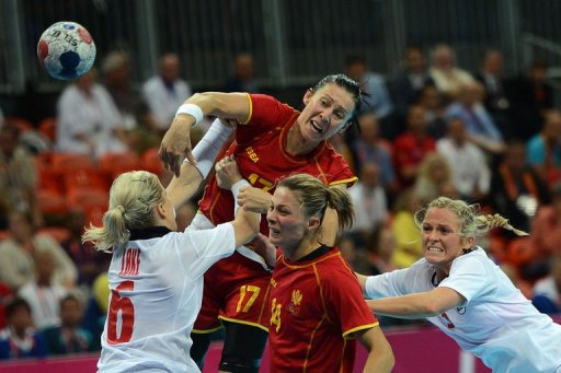 Les handballeuses montenegrines apportent a leur pays, independant depuis 2006, la premiere medaille olympique de son histoire, tous sports confondus.
