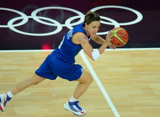 "Pour une fois, je suis fiere de moi", a declare Celine Dumerc, exemplaire capitaine d'une equipe de France feminine de basket qui a ramene la premiere medaille olympique de son histoire, apres sa defaite en finale face aux Etats-Unis (86-50), samedi a Londres.