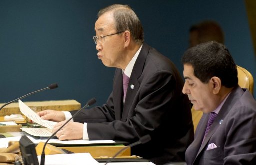 Le secretaire general des Nations unies Ban Ki-moon, a presente dimanche a Yeosu, en Coree du Sud, une initiative sur la protection des oceans contre la pollution, la surpeche et la montee des eaux qui menace des centaines de millions de personnes.