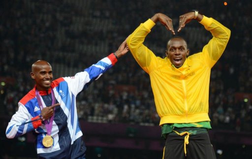 Usain Bolt a fait un clin d'oeil a Mo Farah en mettant les mains en "M" au-dessus de la tete - le "Mobot" - apres avoir franchi la ligne d'arrivee du relais 4x100 m en hommage au Britannique, l'autre star de la soiree d'athletisme samedi au stade olympique.