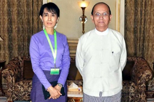 Aung San Suu Kyi s'est entretenue dimanche avec le president birman Thein Sein a Naypyidaw, pour la premiere fois depuis l'election de l'opposante a la chambre basse du Parlement.