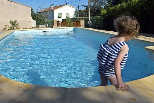 A Nerac (Lot-et-Garonne), ou une fillette de 11 ans est morte noyee vendredi dans la piscine d'un centre de vacances prive, Goelia Aquaresort, l'enquete "s'oriente vers l'hypothese d'un accident technique", a-t-on indique au parquet d'Agen.
