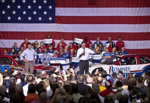 Le candidat republicain a la presidentielle americaine Mitt Romney et son colistier Paul Ryan ont voulu donner un nouvel elan a leur campagne dimanche en Caroline du Nord (sud-est), promettant "le grand retour" des Etats-Unis s'ils etaient elus le 6 novembre.