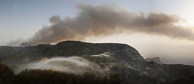 L'ile de la Gomera, dans les Canaries, est ravagee par les flammes.